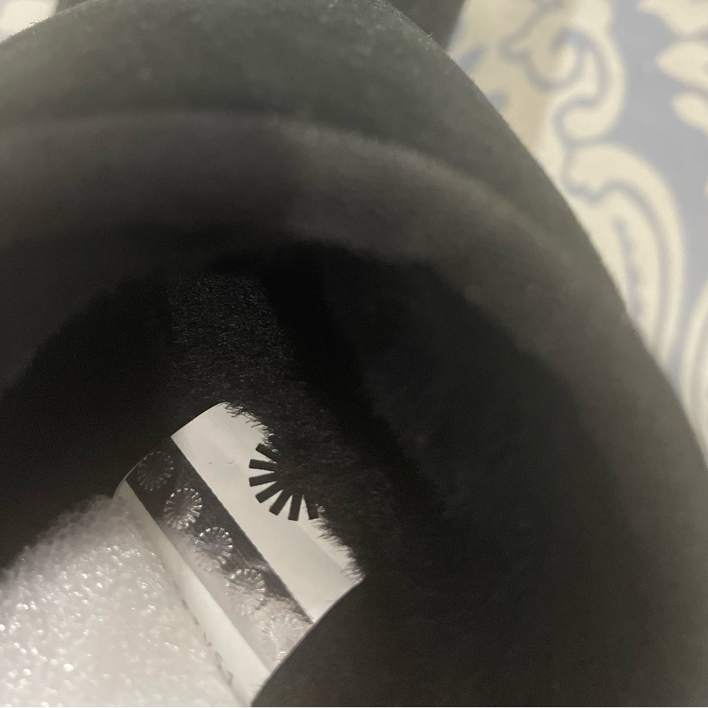 Brand new UGG - Picture 8 of 11